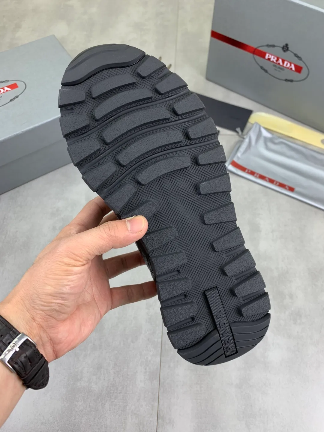 Men's men's shoes💰P580💰【New model】Top quality, new popular models on the official website, which will never go out of style for a century,🆘 The trendy brand (Prada) mainly promotes popular models, avant-garde and versatile fashionable men's shoes, private version molding, cowhide surface splicing 1:1 oil edge processing... fashionable and simple, original imported cowhide interior cowhide feet; the atmosphere and personality are more fashionable, eye-catching and pursuing class. It will subvert old ideas and be a must-have for fashionistas who want to spend time with you! Must keep it! High-end comfort, high-end quality workmanship. Size: 38-44 Various colors available. full package